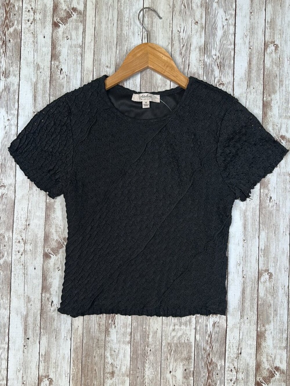 NWOT Atelier By Kirious Black Textured T-Shirt sz Medium Cropped Lined Crew